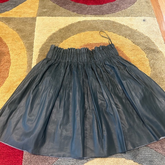 7 For All Mankind Pleated Faux Leather Skirt Dark Green Women’s Size XS - Picture 1 of 4